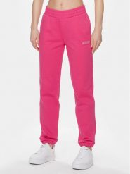 Guess Spodnie dresowe Eleanora V4RB10 KC5O0 Różowy Regular Fit. Czerwone spodnie dresowe damskie Guess, z aplikacjami, z bawełny. Za 219.99 zł.