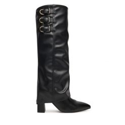 Kozaki Guess. Czarne kozaki damskie Guess, z aplikacjami, bez obcasa, na słupku, bez zapięcia. Za 1,139.00 zł.