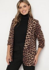 Brązowa Marynarka z Rękawami 3/4 w Panterkę z Ozdobnymi Klapami Dittia. Brązowe marynarki i żakiety damskie Born2be, bez wzorów, eleganckie, bez kołnierzyka, bez ramiączek. Za 149.99 zł.