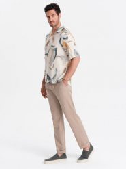 Męskie podwijane spodnie chino z dodatkiem lnu – jasnobrązowe V3 OM-PACP-0198 - XL. Brązowe eleganckie spodnie męskie Ombre Clothing, bez wzorów, z bawełny. Za 209.99 zł.