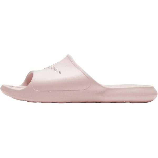 Klapki Nike Victori One, Kobiety. Czerwone klapki damskie Nike, bez wzorów, z gumy, sportowe, bez obcasa, bez zapięcia. Za 225.00 zł.