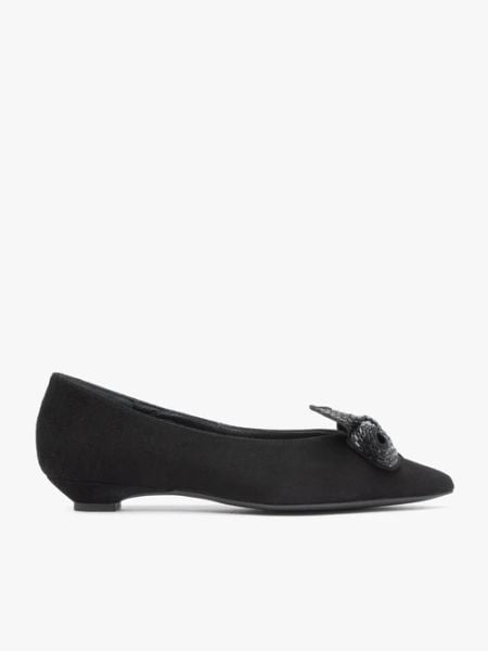 Czarne baleriny z kokardą. Czarne balerinki damskie Ryłko, bez wzorów, ze skóry, eleganckie, bez obcasa, na płaskiej podeszwie, bez zapięcia. Za 399.99 zł.