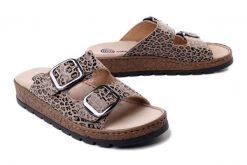 Dr. Brinkmann 701046-00 leo, klapki damskie. Brązowe klapki damskie Dr. Brinkmann, bez wzorów, ze skóry, bez obcasa, bez zapięcia. Za 269.90 zł.