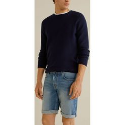 Mango Man - Szorty jeansowe Rock4. Niebieskie szorty męskie Mango Man, z aplikacjami, z bawełny, casualowe. W wyprzedaży za 69.90 zł.