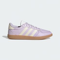 Buty Breaknet Sleek. Białe klapki męskie Adidas, bez wzorów, z gumy, bez zapięcia. Za 239.00 zł.
