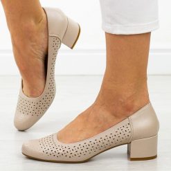 Cieliste ażurowe czółenka damskie na obcasie Sergio Leone Pb293. Czółenka damskie Sergio Leone, na lato, w ażurowe wzory, z jeansu, eleganckie, z okrągłym noskiem, bez obcasa, na obcasie, bez zapięcia. Za 159.00 zł.