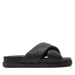 Klapki ONLY Shoes. Czarne klapki damskie ONLY Shoes, bez wzorów, bez obcasa, bez zapięcia. Za 169.99 zł.