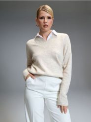 Sweter z kołnierzykiem - kremowy. Białe swetry nierozpinane damskie Sinsay, l, bez wzorów, bez kołnierzyka, bez ramiączek. Za 69.99 zł.