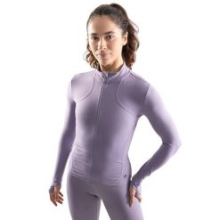 Damska ultralekka kurtka treningowa Fitness Siroko Nusa. Fioletowe kurtki sportowe damskie SIROKO, na zimę, xs, bez wzorów, z materiału, bez ramiączek, bez kaptura, do biegania. Za 169.00 zł.