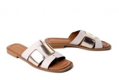 Artiker Relaks 58C2138 beige/gold, klapki damskie MACIEJKA. Brązowe klapki damskie Maciejka, na lato, bez wzorów, ze skóry, bez obcasa, na płaskiej podeszwie, bez zapięcia. Za 249.90 zł.