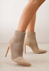 Ciemnobeżowe Skarpetkowe Botki VICES na Szpilce z Cholewką o Strukturalnym Splocie Lodinia. Brązowe botki damskie Born2be, bez wzorów, z materiału, klasyczne, z otwartym noskiem, bez obcasa, na obcasie, bez zapięcia. Za 159.99 zł.