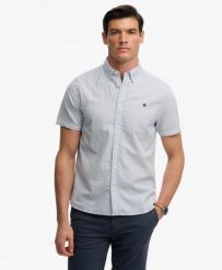 Superdry Klasyczna Koszula Seersucker z Krótkim Rękawem – 100% Bawełna. Białe koszule męskie Superdry, na lato, xl, bez wzorów, z bawełny, klasyczne, bez kołnierzyka, bez ramiączek. Za 280.40 zł.