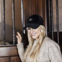 Aksamitna czapka Kentucky. Czarne czapki damskie KENTUCKY HORSEWEAR, bez wzorów, eleganckie. Za 206.50 zł.