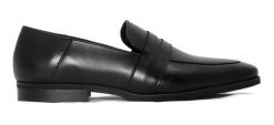 Czarne loafersy - wsuwane buty męskie - penny loafers T217. Czarne buty wizytowe męskie Modini Moda Męska, bez wzorów, z gumy, bez obcasa, bez zapięcia. W wyprzedaży za 297.00 zł.