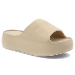 Beżowe Klapki Filippo Wygodne Obuwie Damskie. Brązowe klapki damskie Filippo, na lato, bez wzorów, eleganckie, bez obcasa, bez zapięcia. Za 69.99 zł.
