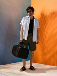 Torba sportowa z regulowanym paskiem - czarny. Czarne torby sportowe męskie Sinsay, bez wzorów, małe. Za 59.99 zł.