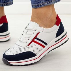 Biało granatowe skórzane półbuty damskie Jezzi 8467. Białe półbuty damskie Jezzi, na jesień, bez wzorów, z jeansu, eleganckie, z okrągłym noskiem, bez obcasa, na płaskiej podeszwie, bez zapięcia. Za 239.00 zł.