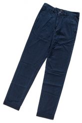 SPODNIE LEE DAMSKIE REGULAR CHINO L30OJVMB 112106551. Spodnie materiałowe damskie Lee, bez wzorów, z materiału. W wyprzedaży za 69.99 zł.