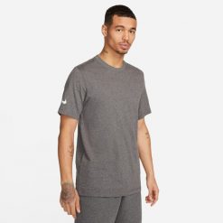 T-shirt sportowy z krótkim rękawem męski Nike Park 20 M Tee. Szare koszulki sportowe męskie Nike, m, bez wzorów, z bawełny, bez ramiączek. Za 89.99 zł.