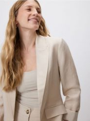 Marynarka z lnem i wiskozą - beżowy. Brązowe marynarki i żakiety damskie Reserved, bez wzorów, z tkaniny, bez kołnierzyka, bez ramiączek. Za 199.99 zł.