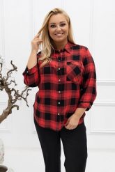 Klasyczna elegancka koszula Violet w czarno-czerwoną kratkę PLUS SIZE XXL. Czarne koszule damskie Nasi partnerzy, plus size, bez wzorów, z jeansu, biznesowe, bez kołnierzyka, bez ramiączek. Za 199.90 zł.