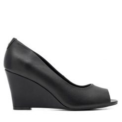 Półbuty Lasocki. Czarne półbuty damskie Lasocki, bez wzorów, bez obcasa, na koturnie, bez zapięcia. Za 229.99 zł.