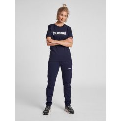 Koszulka sportowa z krótkim rękawem damska Hummel Cotton Logo. Niebieskie koszulki sportowe damskie Hummel, m, bez wzorów, bez ramiączek, do piłki nożnej. Za 59.00 zł.