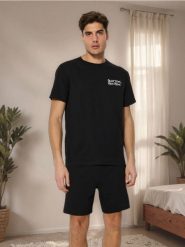 Piżama dwuczęściowa z napisem - czarny. Czarne piżamy męskie Sinsay, l, bez wzorów, bez kołnierzyka, bez ramiączek. Za 25.99 zł.
