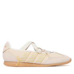 Baleriny adidas. Brązowe balerinki damskie Adidas, bez wzorów, bez obcasa, bez zapięcia. Za 249.99 zł.