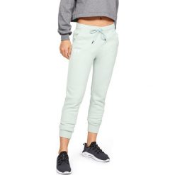 Under Armour Spodnie dresowe Zielony. Zielone spodnie dresowe damskie Under Armour, bez wzorów, z bawełny. Za 206.95 zł.