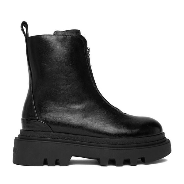 Botki Juicy Couture. Czarne botki damskie Juicy Couture, bez wzorów, bez obcasa, na płaskiej podeszwie, bez zapięcia. Za 229.99 zł.