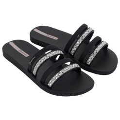 Klapki Ipanema Chic Slide Fem 83707 BE140 czarne. Czarne klapki damskie bez wzorów, z materiału, sportowe, bez obcasa, bez zapięcia. Za 242.91 zł.