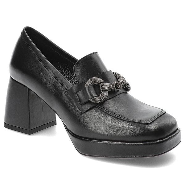 Czarne Półbuty Karino Eleganckie Skórzane Buty Na Obcasie. Czarne półbuty damskie Karino, bez wzorów, ze skóry, eleganckie, bez obcasa, na obcasie, bez zapięcia. Za 416.99 zł.