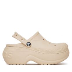 Klapki Crocs. Brązowe klapki damskie Crocs, bez wzorów, bez obcasa, bez zapięcia. Za 219.99 zł.