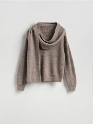 Sweter z wełną - beżowy. Brązowe swetry nierozpinane damskie Reserved, l, bez wzorów, z dzianiny, bez kołnierzyka, bez ramiączek. Za 219.99 zł.