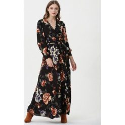 Czarna Sukienka Sweet Pie. Czarne sukienki damskie Born2be, na lato, l, bez wzorów, z materiału, bez kołnierzyka, bez ramiączek, maxi, kopertowe. Za 129.99 zł.