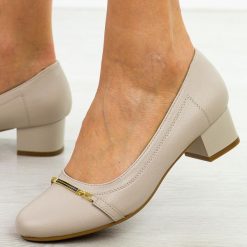 Beżowe czółenka damskie na obcasie M.Daszyński Sa210-12. Brązowe czółenka damskie M.Daszyński, na lato, z aplikacjami, ze skóry, biznesowe, z okrągłym noskiem, bez obcasa, na obcasie, bez zapięcia. Za 169.00 zł.