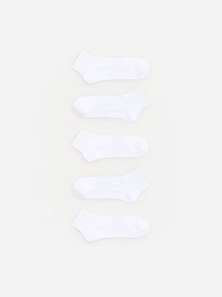 5 pack krótkich skarpetek - biały. Białe skarpety męskie Reserved, bez wzorów. Za 59.99 zł.