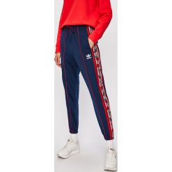 Adidas Originals - Spodnie. Niebieskie spodnie materiałowe damskie adidas Originals, bez wzorów, z dzianiny, casualowe. Za 269.90 zł.
