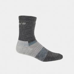 Skarpety merino Inov-8 Merino High Sock. Szare skarpetki damskie Inov-8, bez wzorów. Za 76.99 zł.