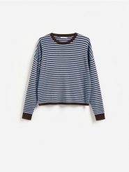 Sweter w paski - wielobarwny. Swetry nierozpinane damskie Reserved, l, bez wzorów, z dzianiny, bez kołnierzyka, bez ramiączek. Za 109.99 zł.