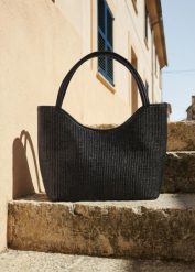Torba typu shopper w optyce plecionki. Brązowe shopperki damskie bonprix, bez wzorów, bez dodatków. Za 59.99 zł.