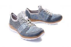 RIEKER SNEAKER N4255-12 blue, półbuty damskie. Niebieskie półbuty damskie Rieker, na lato, w ażurowe wzory, z gumy, bez obcasa, bez zapięcia. Za 297.42 zł.