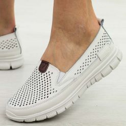 Białe ażurowe skórzane półbuty damskie Vinceza 95336. Białe półbuty damskie VINCEZA, na jesień, w ażurowe wzory, z jeansu, eleganckie, bez obcasa, na płaskiej podeszwie, bez zapięcia. Za 169.00 zł.