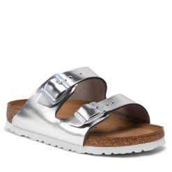 Klapki Birkenstock. Szare klapki damskie Birkenstock, bez wzorów, bez obcasa, bez zapięcia. Za 539.99 zł.