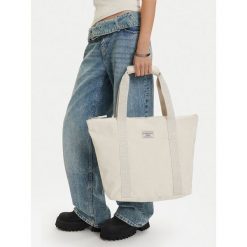 Torebka Guess Jeans. Białe shopperki damskie Guess Jeans, z aplikacjami, z jeansu, bez dodatków. Za 199.99 zł.
