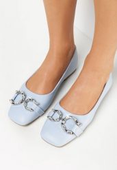 Niebieskie Balerinki z Kwadratowym Noskiem i Metalową Ozdobą Vosho. Niebieskie balerinki damskie Born2be, z aplikacjami, ze skóry ekologicznej, bez obcasa, na płaskiej podeszwie, bez zapięcia. Za 39.99 zł.