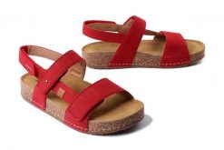 JOSEF SEIBEL 64902 381 400 Hannah 02 rot, sandały damskie. Czerwone sandały damskie Josef Seibel, bez wzorów, bez obcasa, na płaskiej podeszwie, bez zapięcia. Za 279.92 zł.