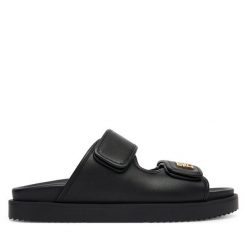 Klapki Tommy Hilfiger. Czarne klapki damskie Tommy Hilfiger, bez wzorów, bez obcasa, bez zapięcia. Za 529.99 zł.