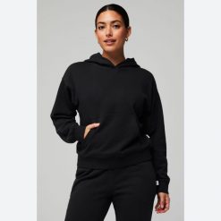 Bluza damska z kapturem Fabletics Year Round Terry. Czarne bluzy damskie FABLETICS, na lato, l, bez wzorów, z bawełny, bez ramiączek, z kapturem. Za 318.80 zł.